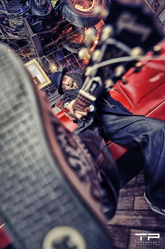 С гитарой по жизни. Фотовыставка Павла Таборовского