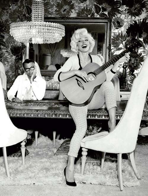 Милла Йовович перевоплотилась в Мэрилин Монро. Фото