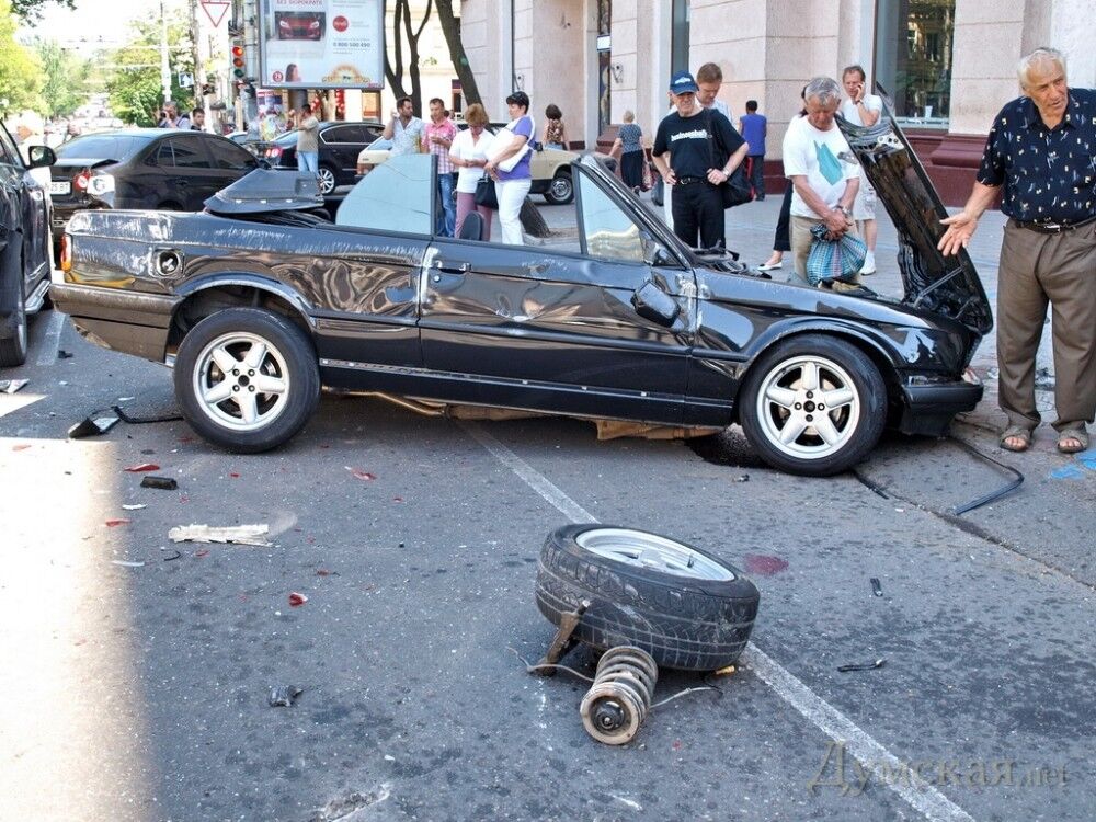 ДТП в Одесі: кабріолет протаранив 5 машин. Фото