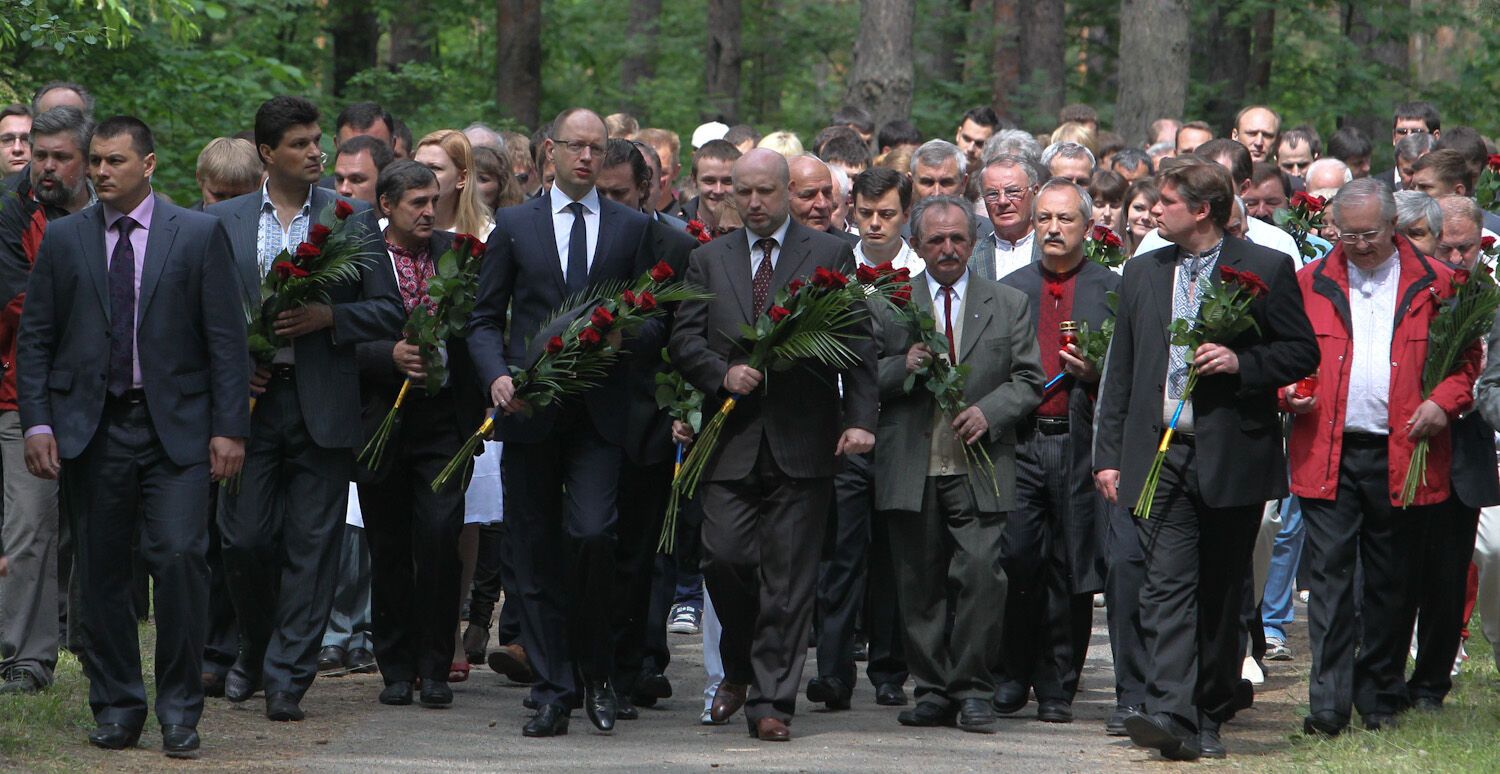 Объединенная оппозиция посетила "Быковнянские могилы". Фото