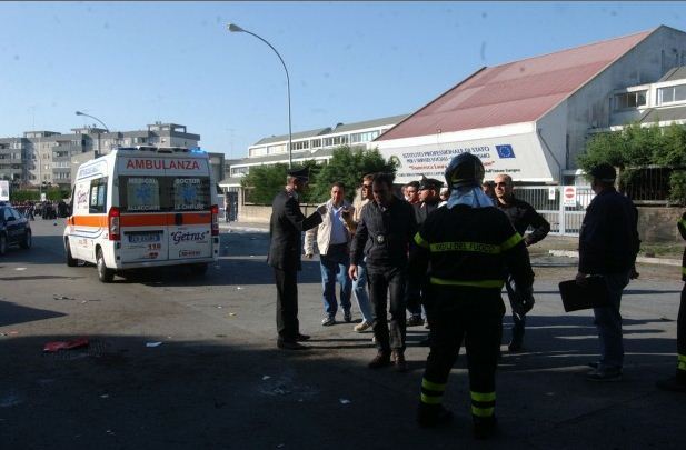 Вибухи біля коледжу в Італії