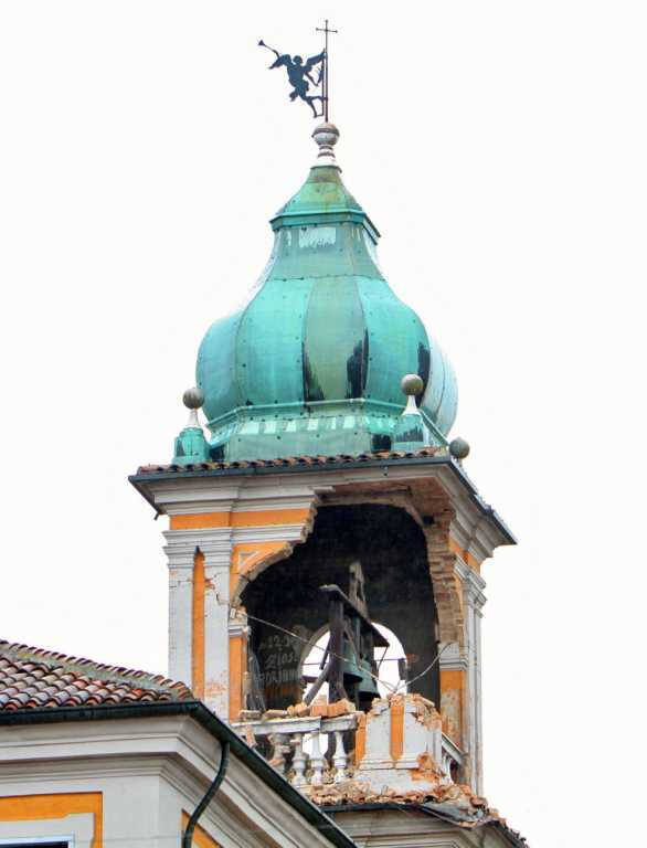 После землетрясения более 3 тыс. итальянцев переселились в палатки