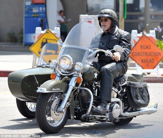 "Терминатор" оброс бородой и снова сел на мотоцикл. Фото