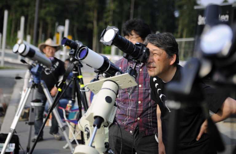 80 млн японців спостерігали кільцеподібне сонячне затемнення. Фото