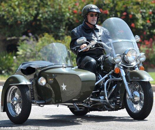 "Терминатор" оброс бородой и снова сел на мотоцикл. Фото