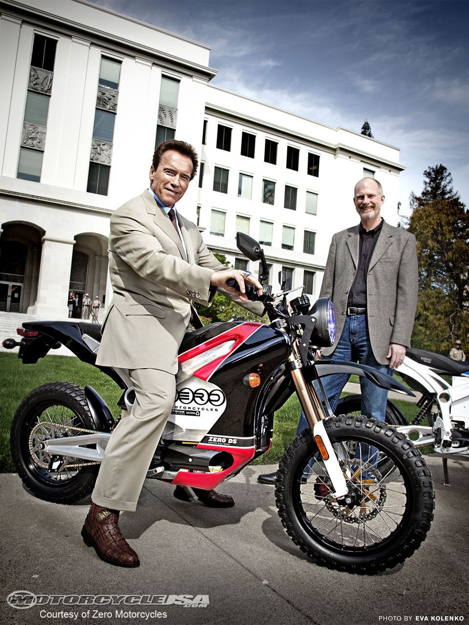 "Терминатор" оброс бородой и снова сел на мотоцикл. Фото