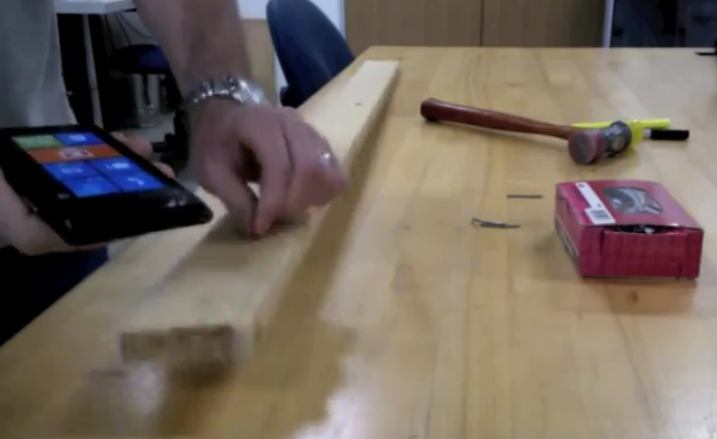 Nokia забила гвоздь своим смартфоном Lumia 900. Фото, видео 