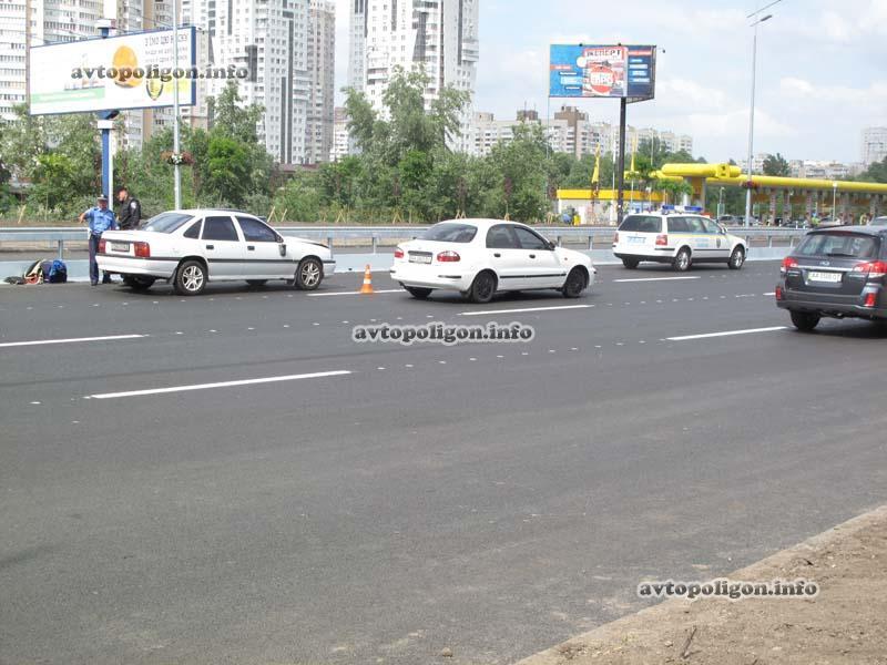 ДТП в Киеве: пешеход погиб, пытаясь перейти проспект Бажана 