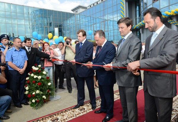 У Донецьку відкрили сучасний залізничний вокзал