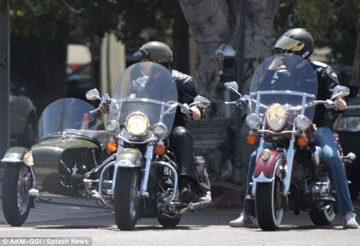 "Терминатор" оброс бородой и снова сел на мотоцикл. Фото