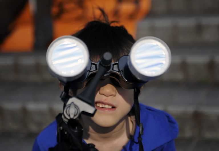 80 млн японців спостерігали кільцеподібне сонячне затемнення. Фото