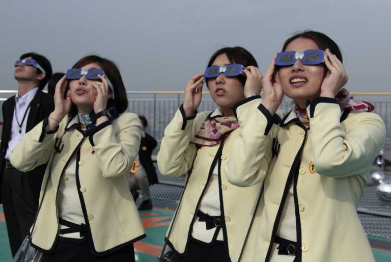 80 млн японців спостерігали кільцеподібне сонячне затемнення. Фото