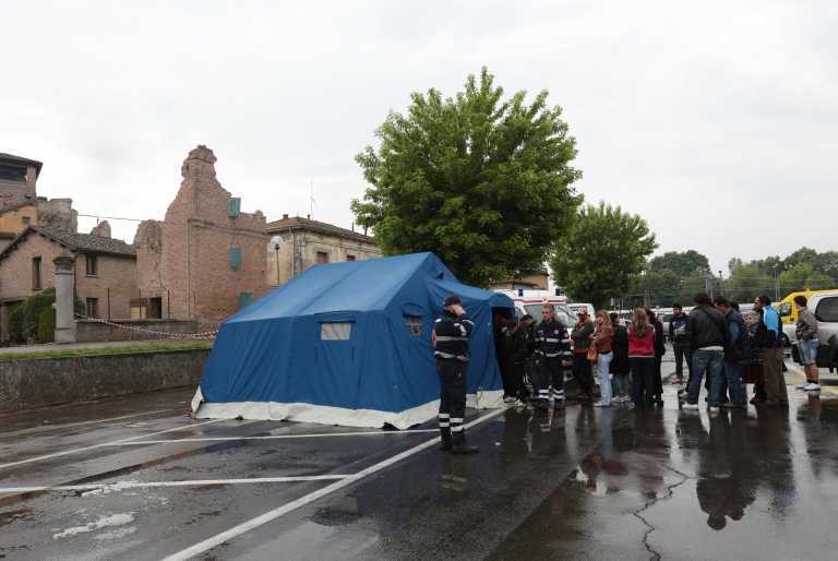 После землетрясения более 3 тыс. итальянцев переселились в палатки