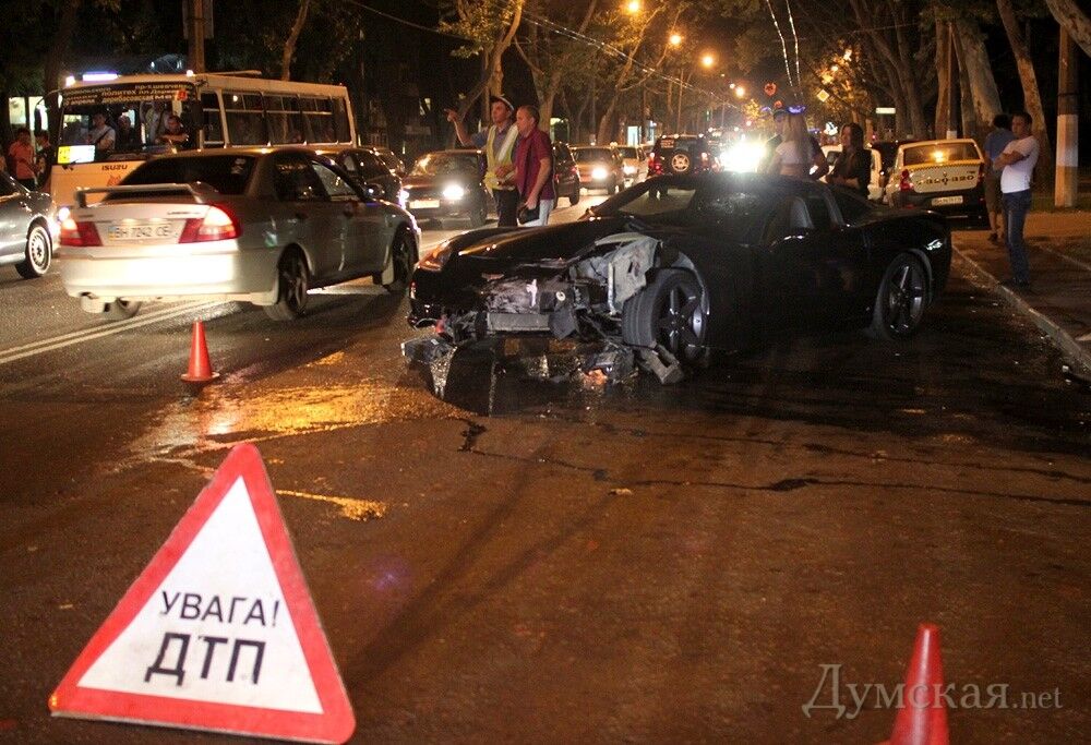 В Одессе разбился дорогой суперкар. Фото  