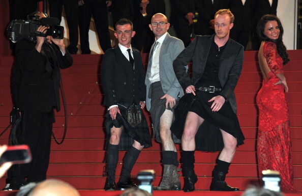 Канны 2012: мужчины задрали юбки