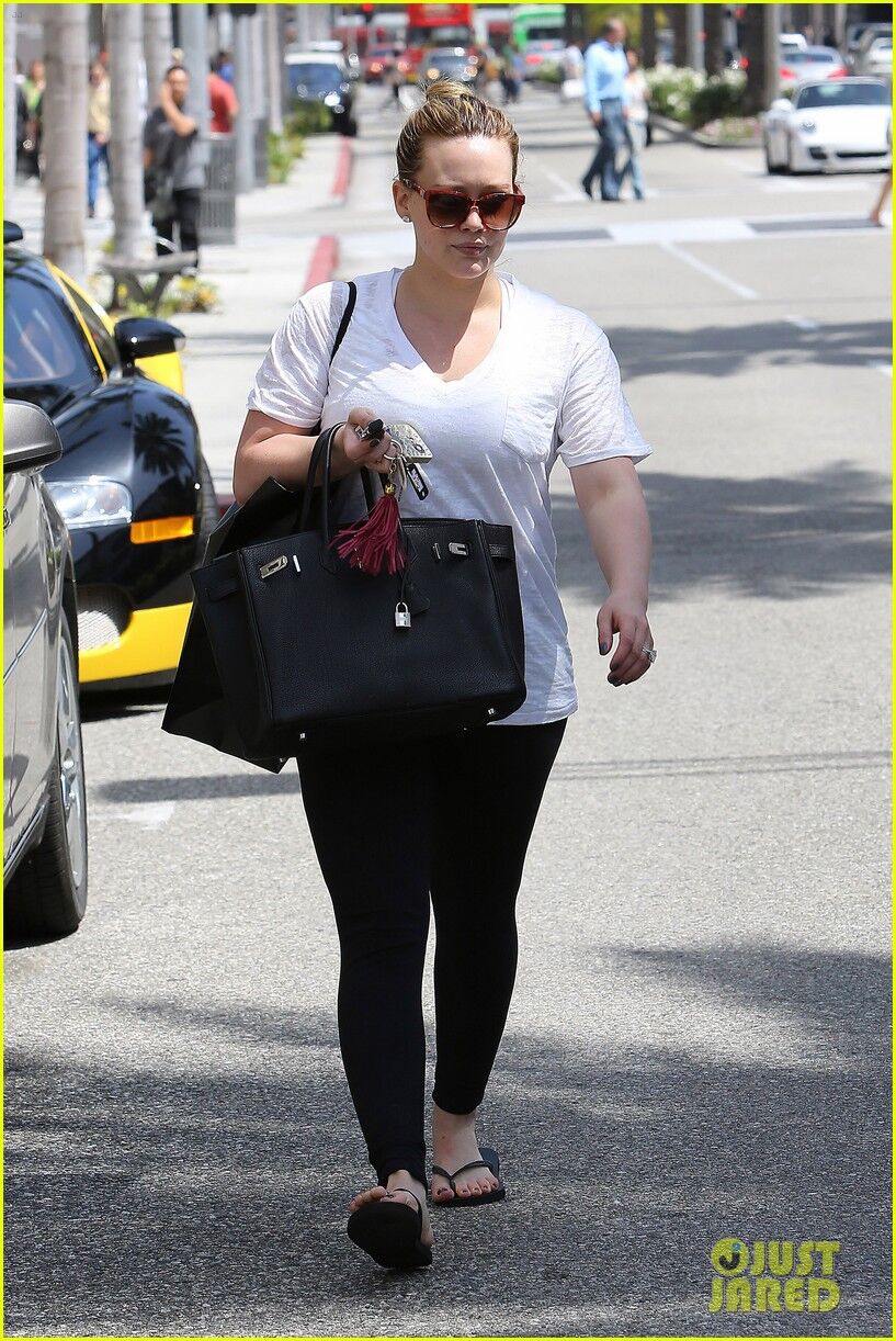 Хилари Дафф вновь опустошает магазины. Фото