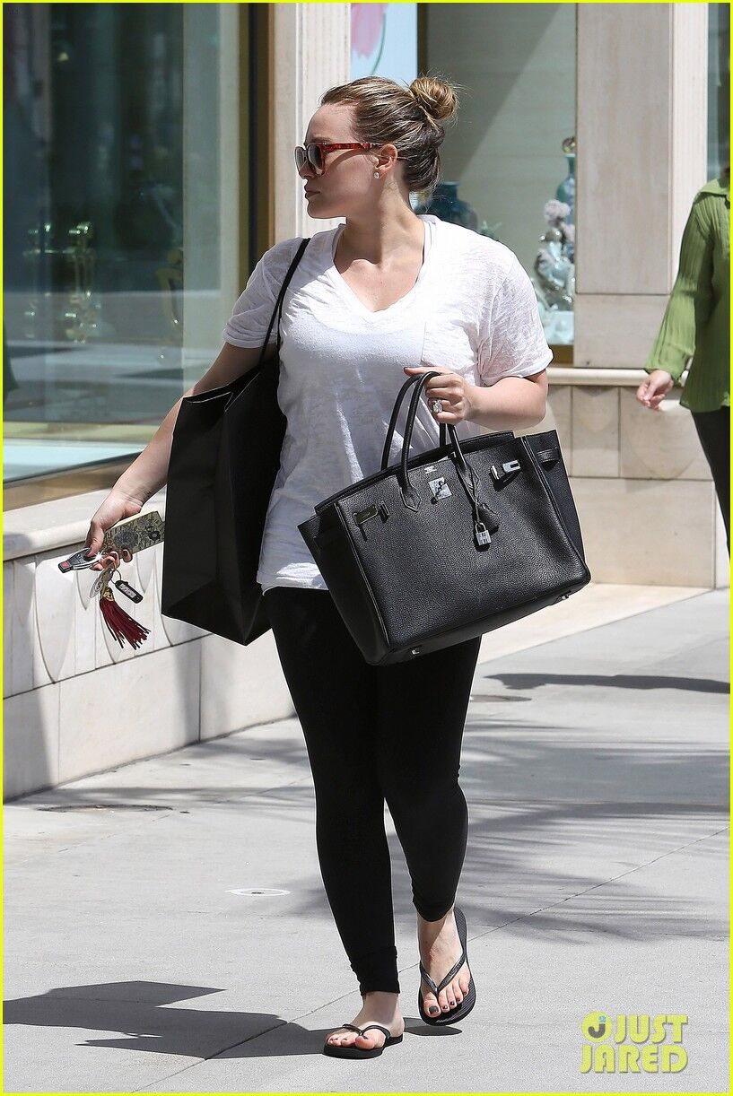 Хилари Дафф вновь опустошает магазины. Фото