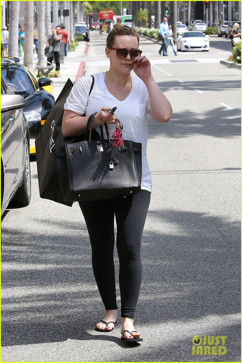 Хилари Дафф вновь опустошает магазины. Фото