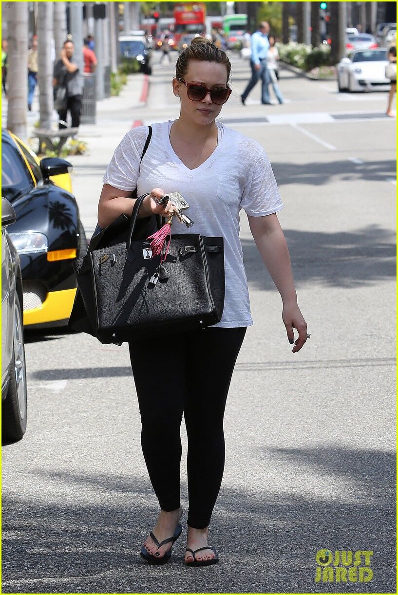 Хилари Дафф вновь опустошает магазины. Фото