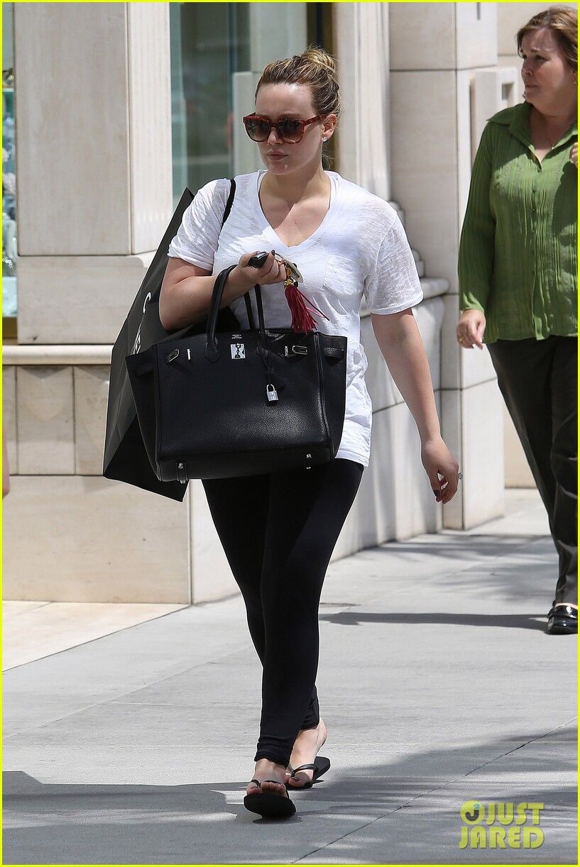 Хилари Дафф вновь опустошает магазины. Фото