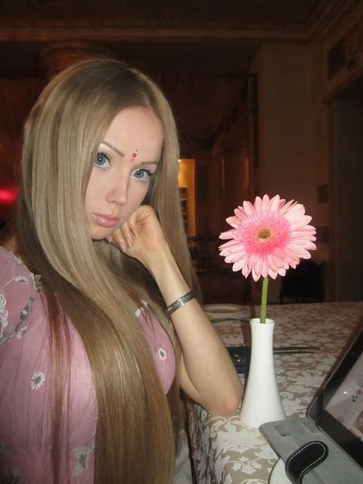 Одесситка с внешностью куклы покорила интернет. Фото
