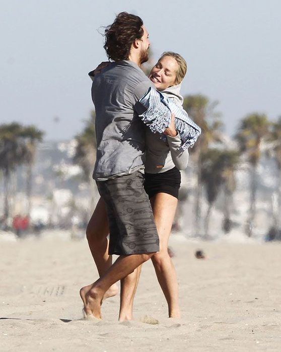 Шэрон Стоун обзавелась молоденьким бойфрендом. Фото