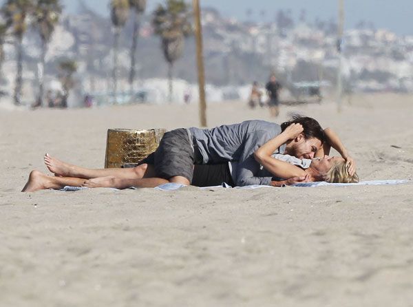 Шэрон Стоун обзавелась молоденьким бойфрендом. Фото