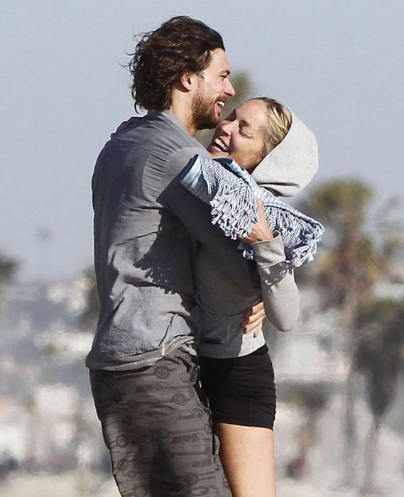 Шэрон Стоун обзавелась молоденьким бойфрендом. Фото