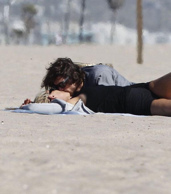 Шэрон Стоун обзавелась молоденьким бойфрендом. Фото