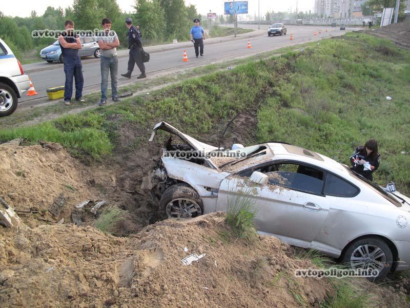 ДТП в Киеве: в Hyundai, вылетевшем в кювет, погибли два человека. Фото 