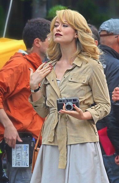 Уайлд стала блондой для Revlon. Фото