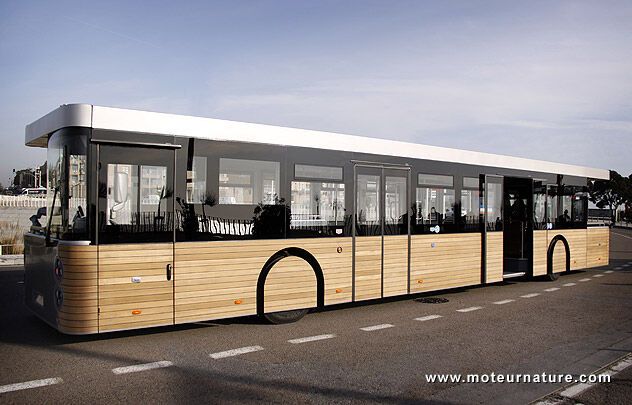 Во Франции создали автобус с двумя кабинами для водителя. Фото 