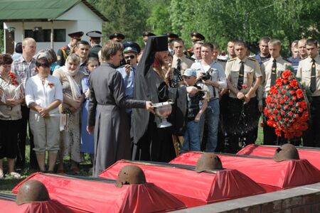 Под Киевом перезахоронили 48 воинов Советской Армии. Фото