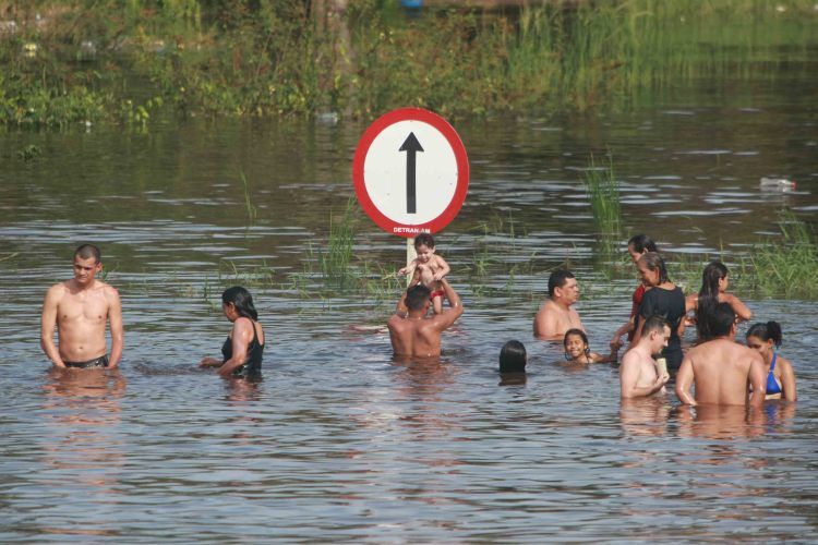 Амазонка вышла из берегов: эвакуированы 74 тысячи семей