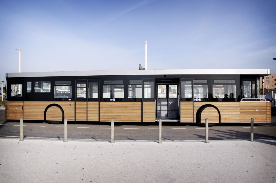 Во Франции создали автобус с двумя кабинами для водителя. Фото 