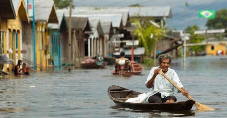 Амазонка вышла из берегов: эвакуированы 74 тысячи семей