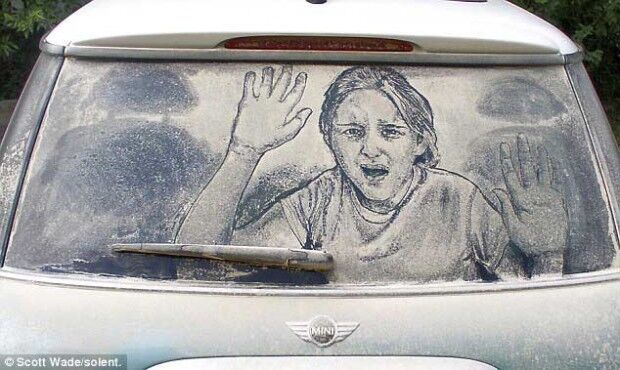 Красивые рисунки на забрызганных грязью машинах. Фото