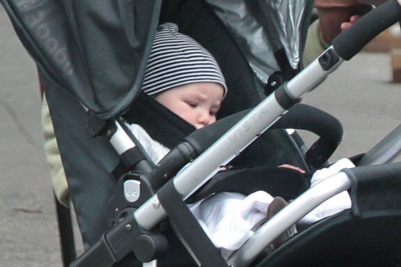 Питер Динклэйдж гуляет с семьей по Манхэттену. Фото