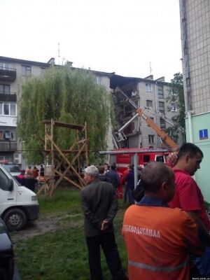 Обвалення житлового будинку в Луцьку: загинув пенсіонер. Фото