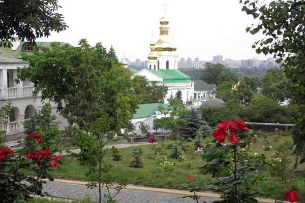 Миллион лаврских роз. Фоторепортаж