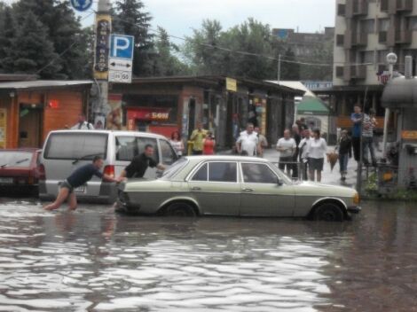 Черновцы ушли под воду. Фото