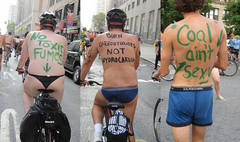 Голые велосипедисты и велосипедистки протестуют против пробок. Фото 