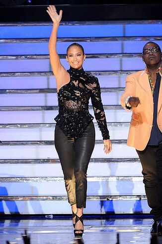 Зухаир Мурад создаст концертный гардероб Лопес