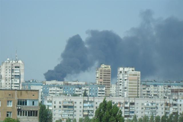 В Макеевке горел завод: дым было видно за 30 км