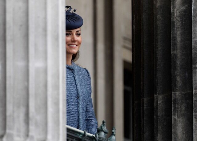Елизавета II совершила визит в The Old Market Square. Фото