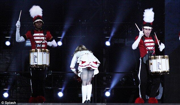 Мадонне требует 20 телефонных линий 