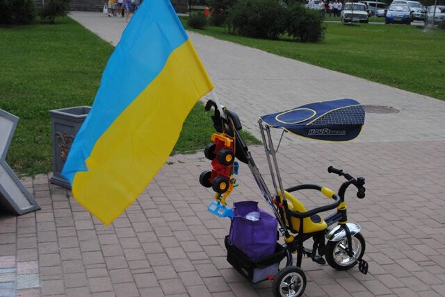 Донецьк став жовто-синім. Фото