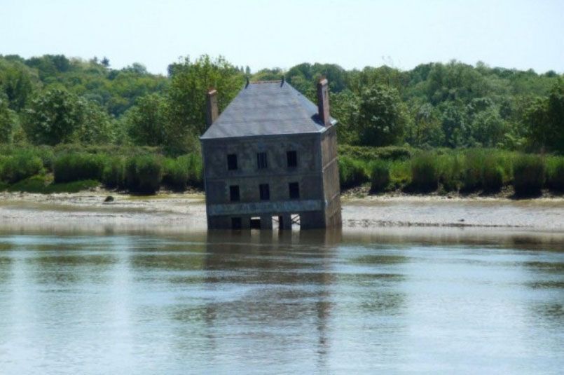 Плаваючий будинок у Франції