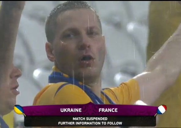 Матч Украина - Франция прервал дождь. Фото. Видео