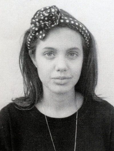 Школьница Джоли надела платье лишь на выпускной. Фото